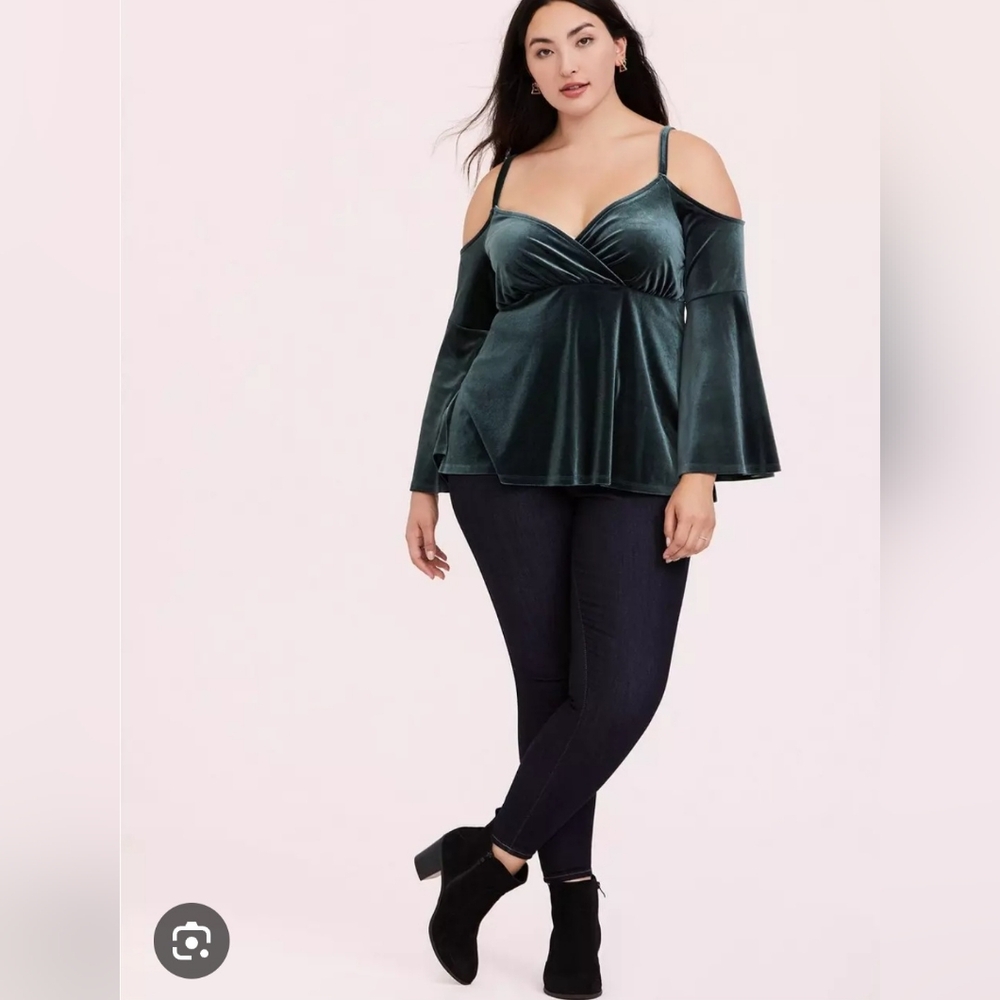 Torrid 5x Velvet Cold Shoulder Top - Emerald Green